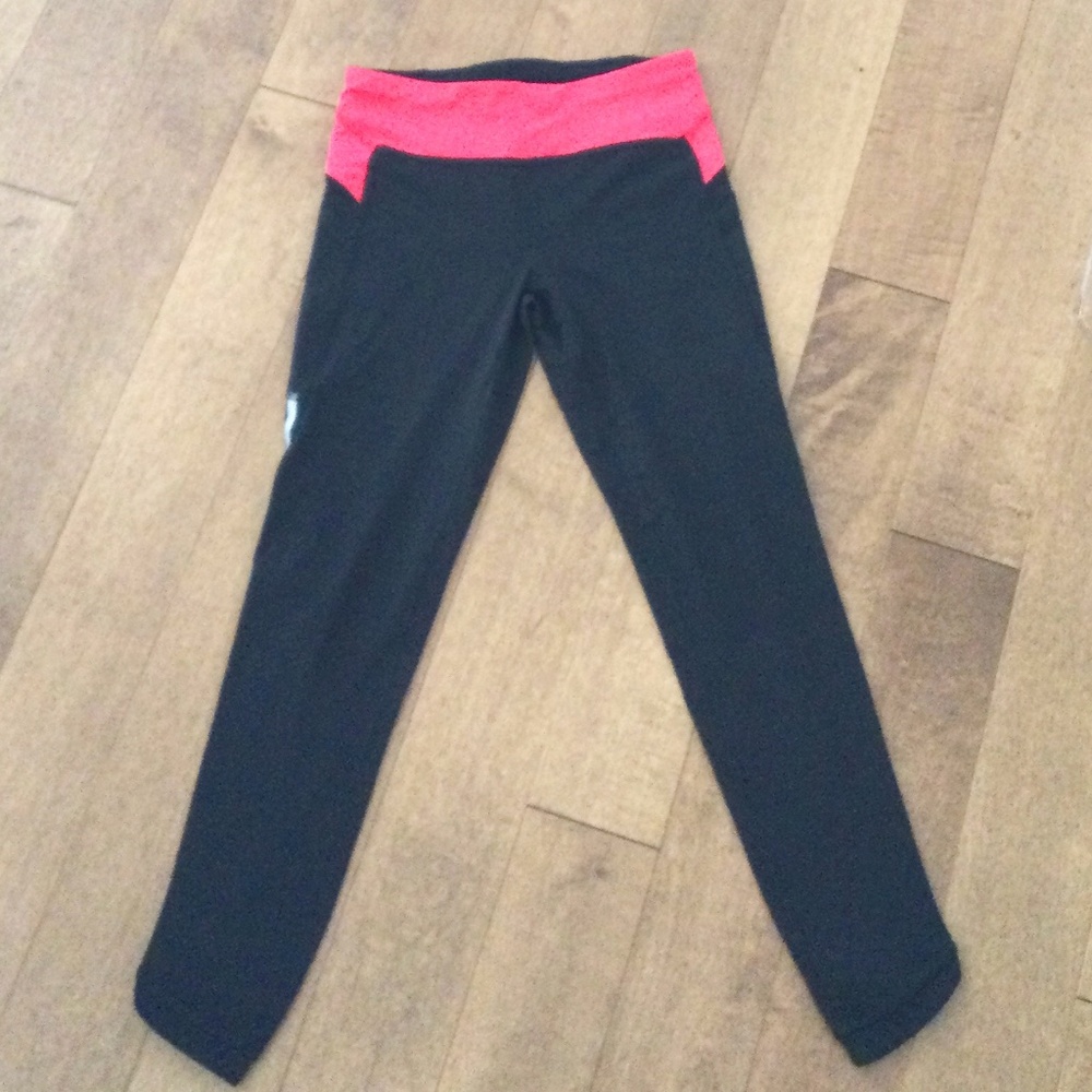 Girls size 8 Ivivva capris- pink and black